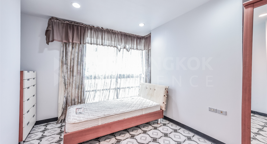 For sale 4 bedrooms condo in Sathon, Bangkok