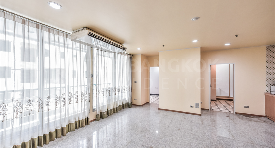 For sale 4 bedrooms condo in Sathon, Bangkok
