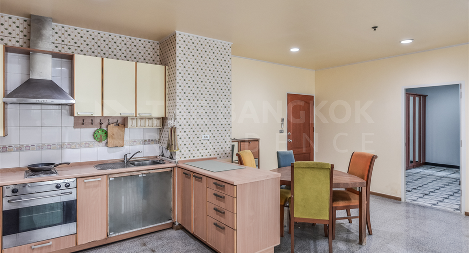 For sale 4 bedrooms condo in Sathon, Bangkok