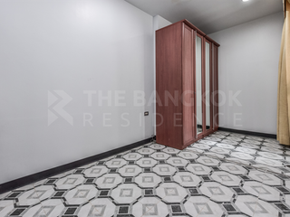 For sale 4 bedrooms condo in Sathon, Bangkok
