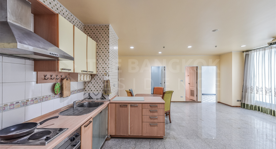 For sale 4 bedrooms condo in Sathon, Bangkok