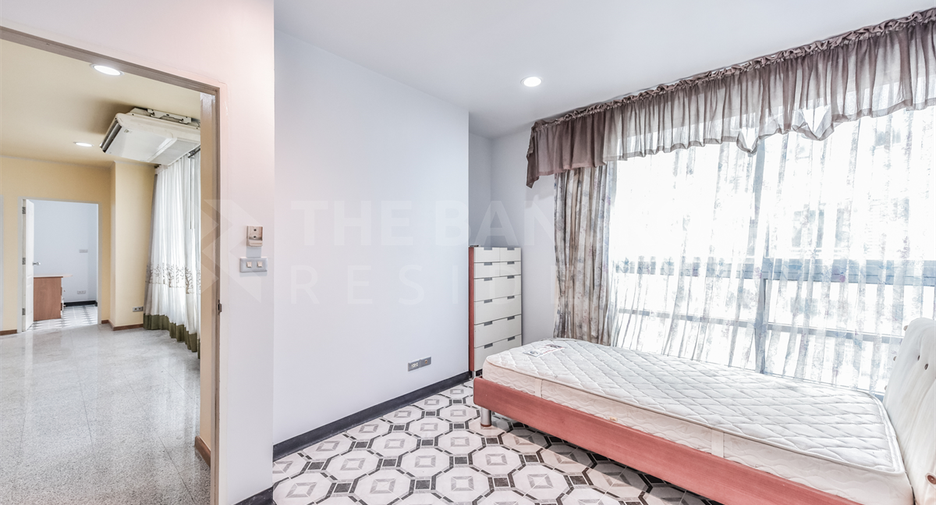 For sale 4 bedrooms condo in Sathon, Bangkok