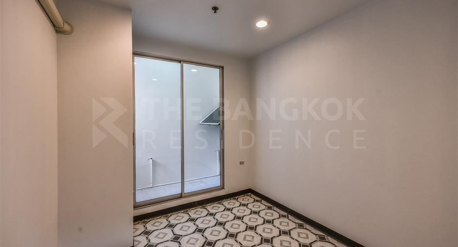 For sale 4 bedrooms condo in Sathon, Bangkok