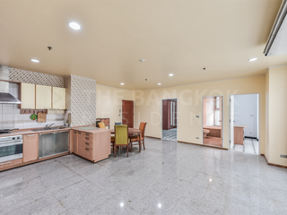 For sale 4 bedrooms condo in Sathon, Bangkok