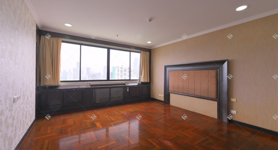 For sale 2 bedrooms condo in Khlong Toei, Bangkok