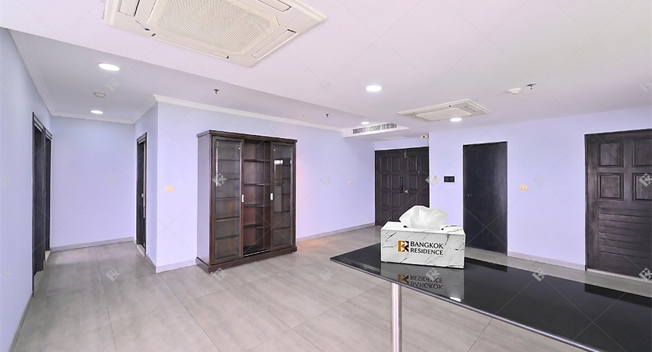 For sale 2 bedrooms condo in Khlong Toei, Bangkok