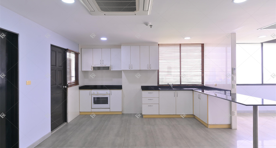 For sale 2 bedrooms condo in Khlong Toei, Bangkok