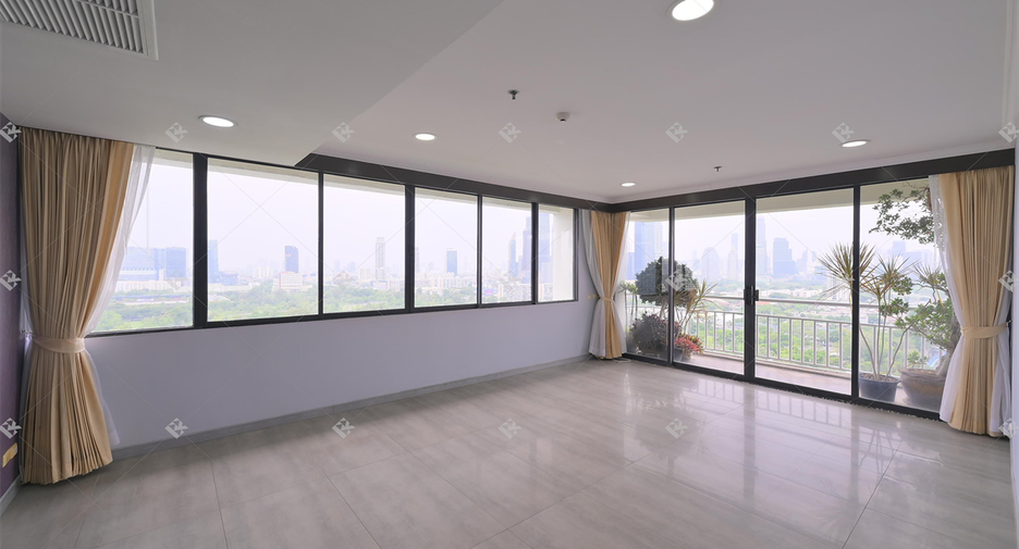 For sale 2 bedrooms condo in Khlong Toei, Bangkok