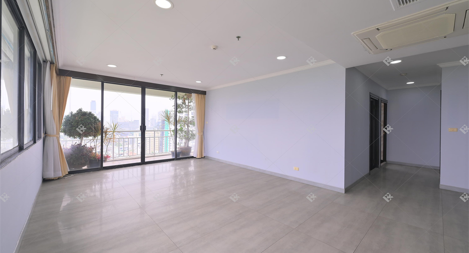 For sale 2 bedrooms condo in Khlong Toei, Bangkok