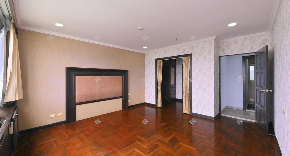 For sale 2 bedrooms condo in Khlong Toei, Bangkok