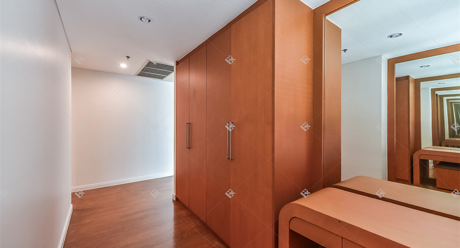 Condo en venta de 3 habitaciones en Sathon, Bangkok