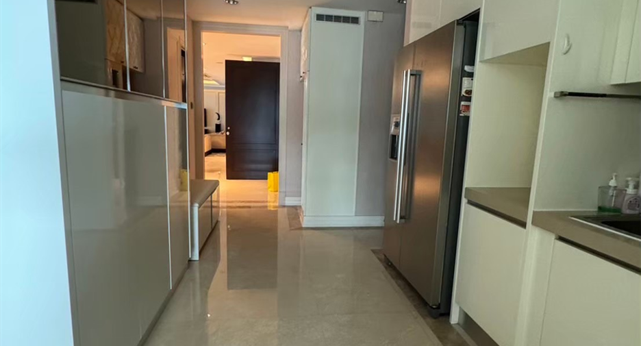 For sale 4 bedrooms condo in Sathon, Bangkok