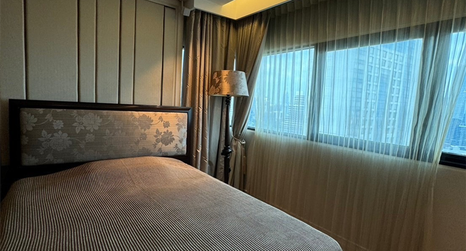 For sale 4 bedrooms condo in Sathon, Bangkok