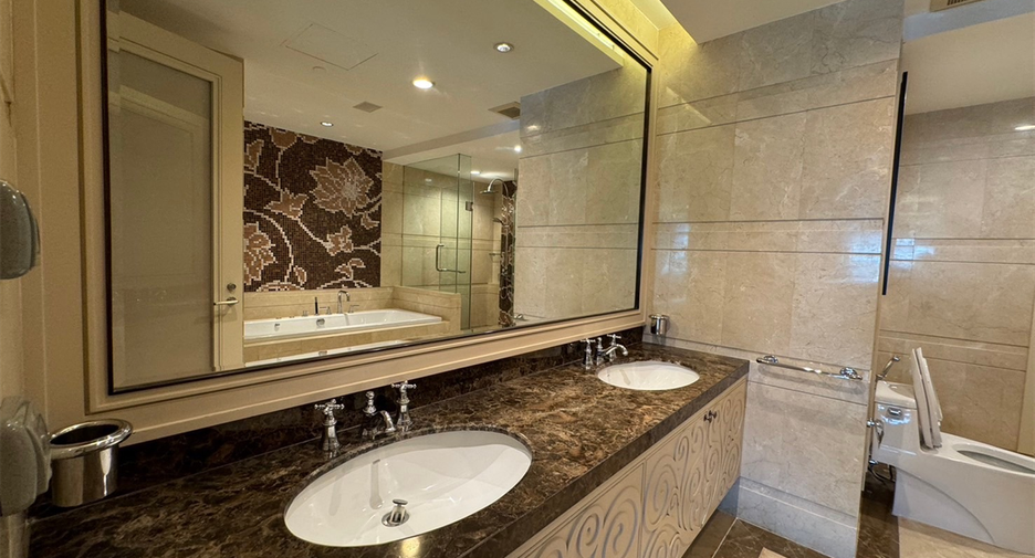 For sale 4 bedrooms condo in Sathon, Bangkok