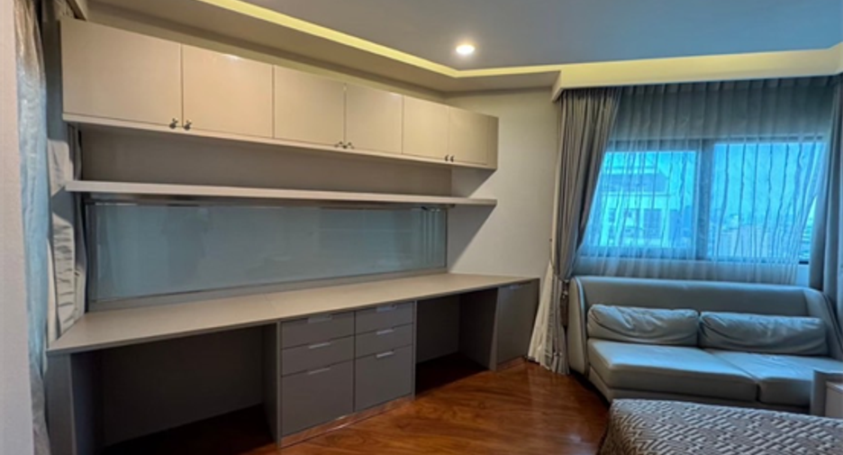 For sale 4 bedrooms condo in Sathon, Bangkok