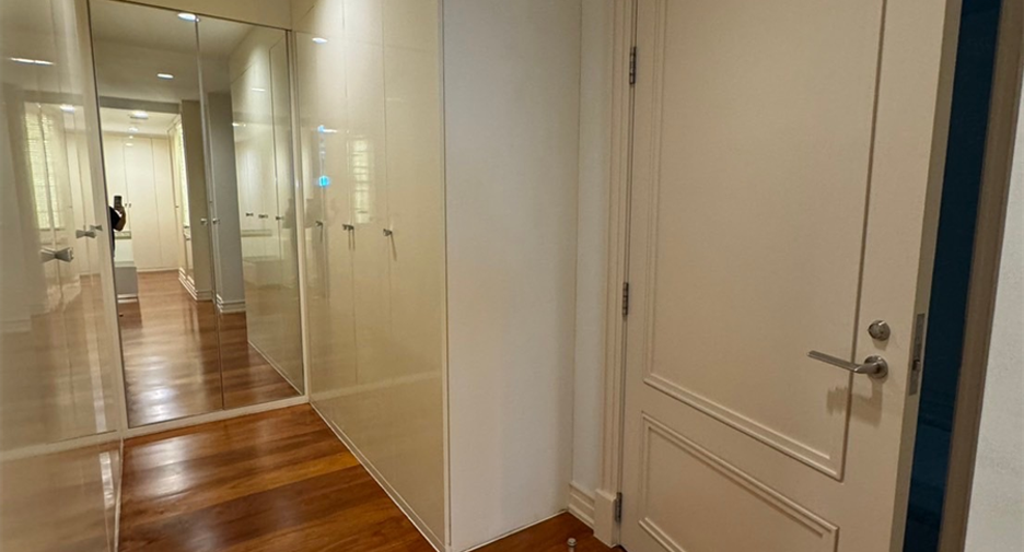 For sale 4 bedrooms condo in Sathon, Bangkok