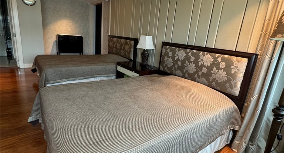 For sale 4 bedrooms condo in Sathon, Bangkok