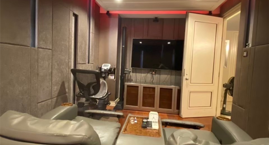 For sale 4 bedrooms condo in Sathon, Bangkok