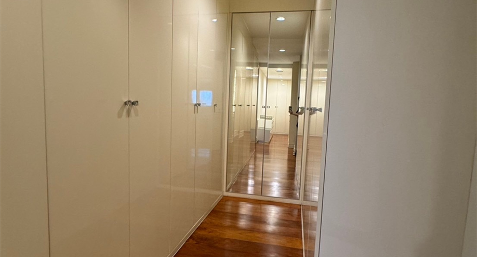 For sale 4 bedrooms condo in Sathon, Bangkok