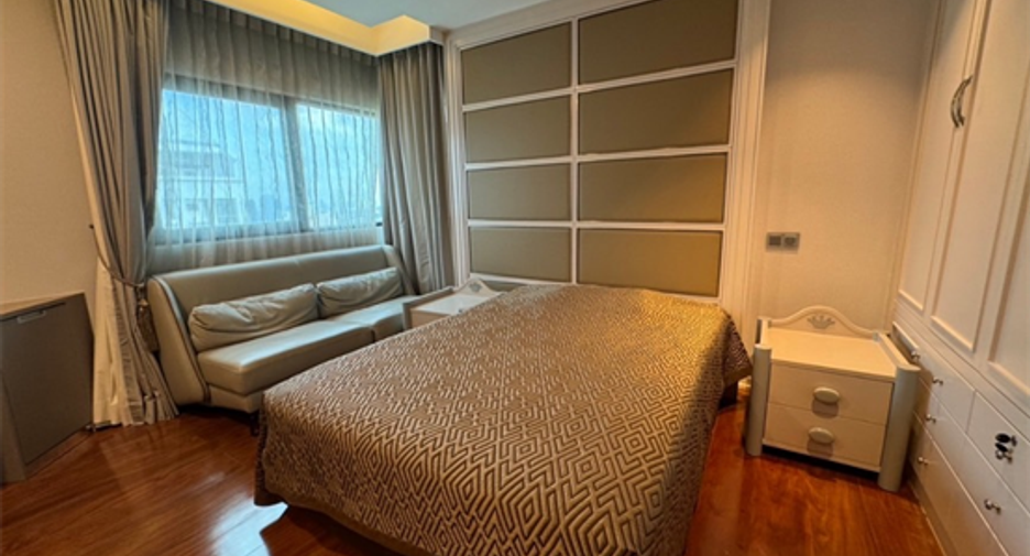 For sale 4 bedrooms condo in Sathon, Bangkok