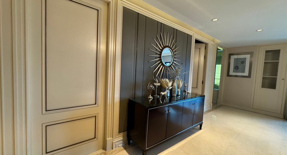 For sale 4 bedrooms condo in Sathon, Bangkok