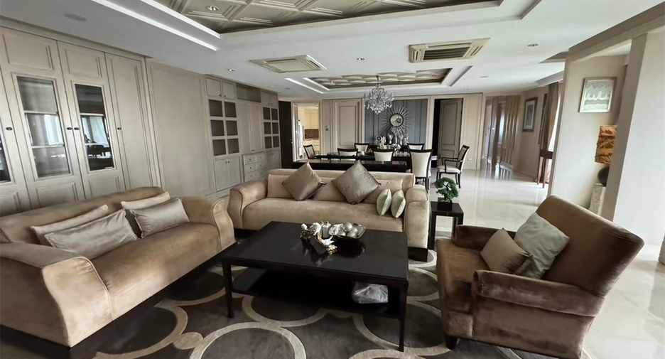 For sale 4 bedrooms condo in Sathon, Bangkok