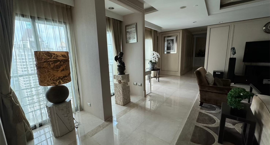 For sale 4 bedrooms condo in Sathon, Bangkok