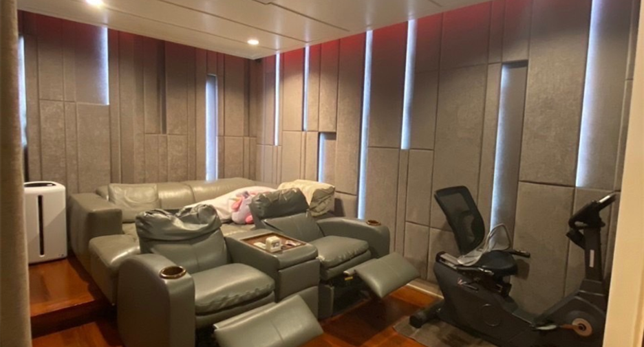 For sale 4 bedrooms condo in Sathon, Bangkok