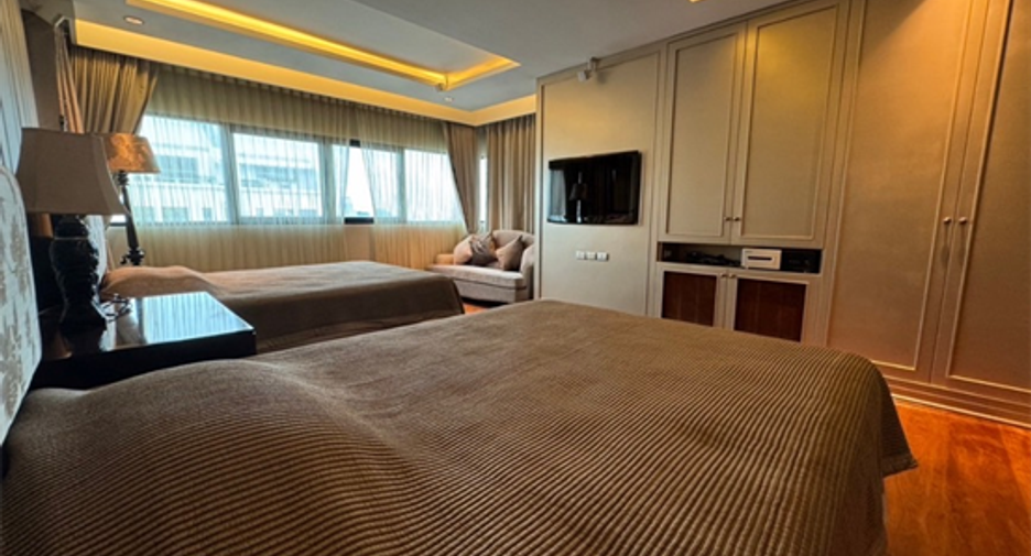 For sale 4 bedrooms condo in Sathon, Bangkok