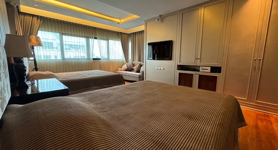 For sale 4 bedrooms condo in Sathon, Bangkok