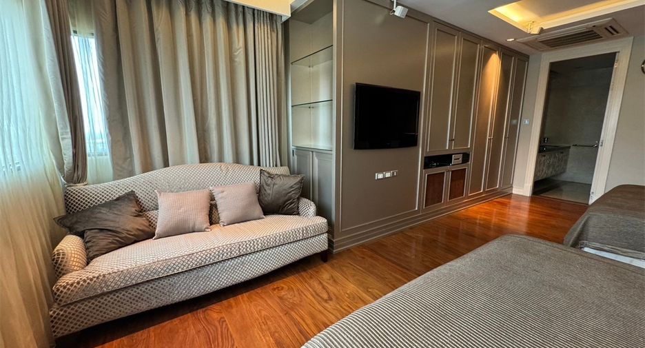 For sale 4 bedrooms condo in Sathon, Bangkok
