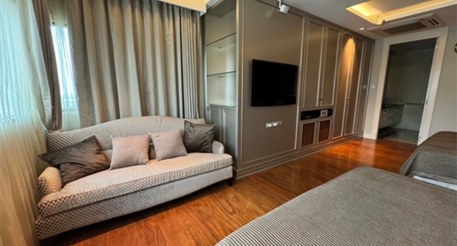 For sale 4 bedrooms condo in Sathon, Bangkok