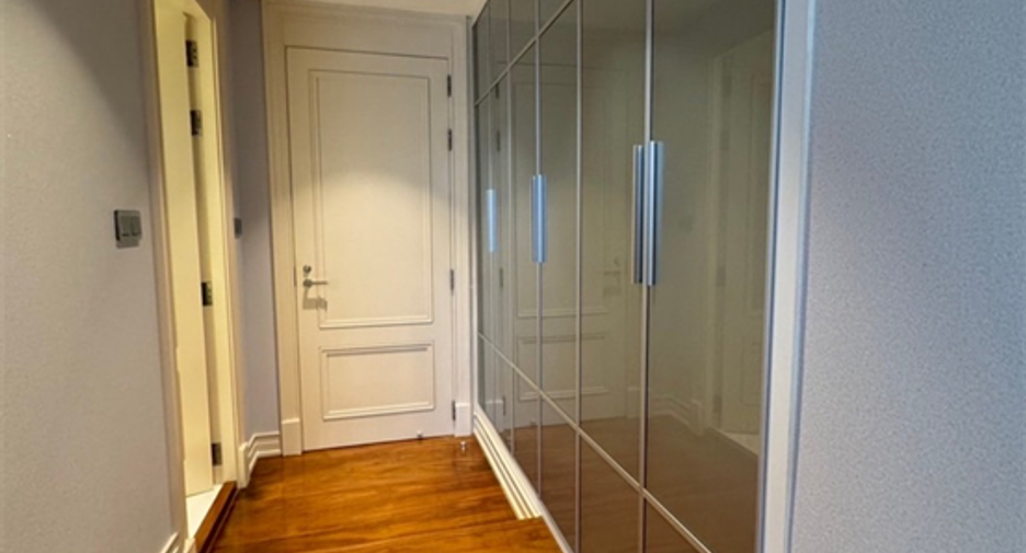For sale 4 bedrooms condo in Sathon, Bangkok