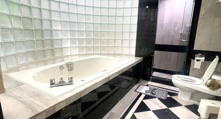 For sale 2 bedrooms condo in Pathum Wan, Bangkok