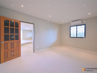 For sale 4 bedrooms condo in Khlong Toei, Bangkok