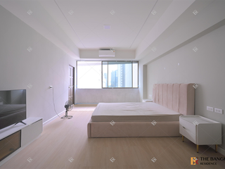 For sale 4 bedrooms condo in Khlong Toei, Bangkok