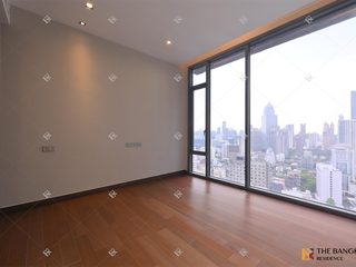 For sale 3 bedrooms condo in Khlong Toei, Bangkok