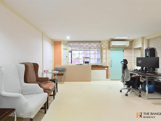 For sale 4 bedrooms condo in Khlong Toei, Bangkok