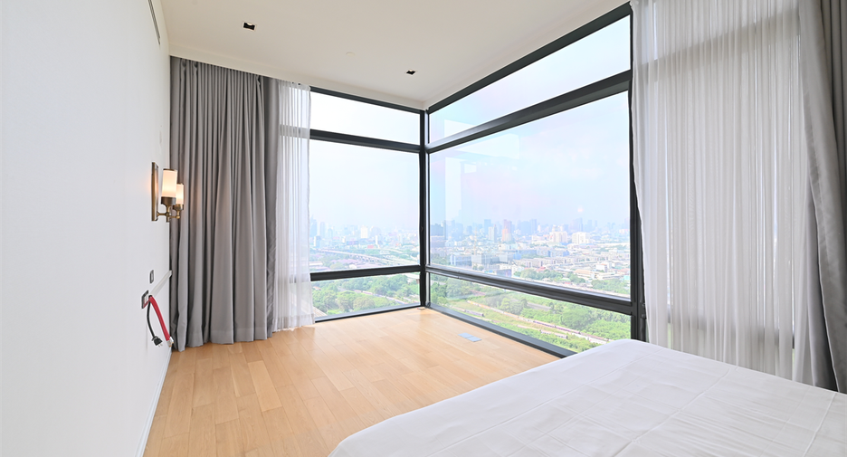 For sale 3 bedrooms condo in Watthana, Bangkok
