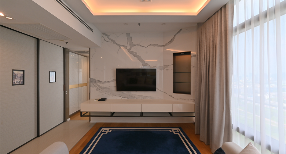 For sale 3 bedrooms condo in Watthana, Bangkok