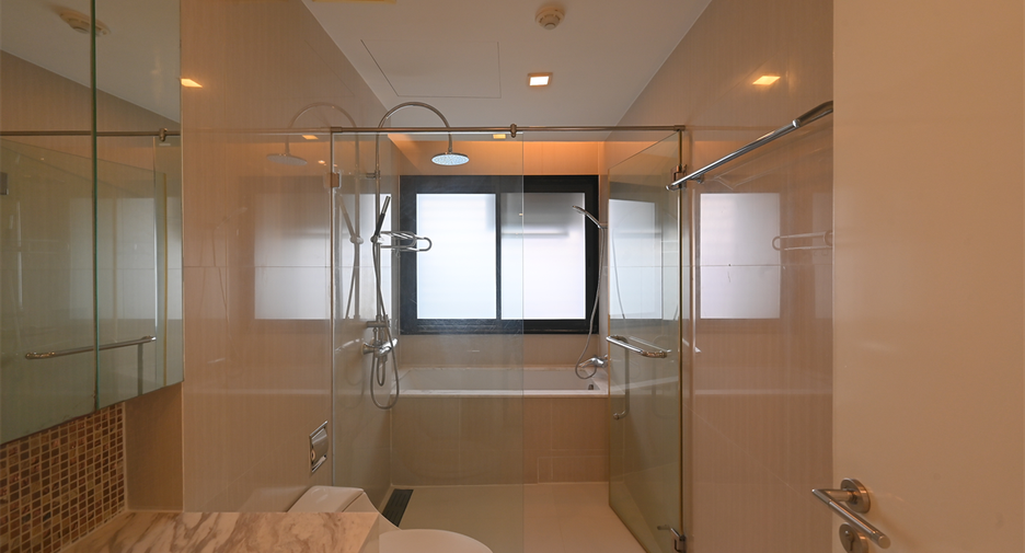 For sale 3 bedrooms condo in Watthana, Bangkok
