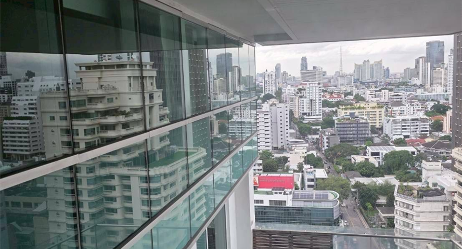 For sale 3 bedrooms condo in Khlong Toei, Bangkok