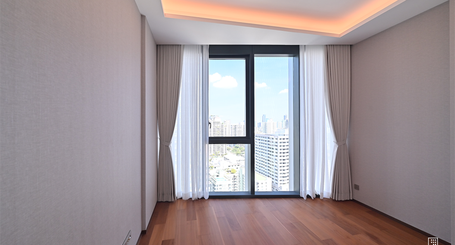 For sale 2 bedrooms condo in Khlong Toei, Bangkok