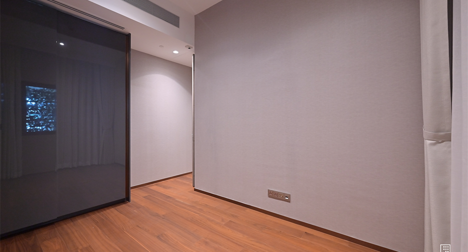 For sale 2 bedrooms condo in Khlong Toei, Bangkok