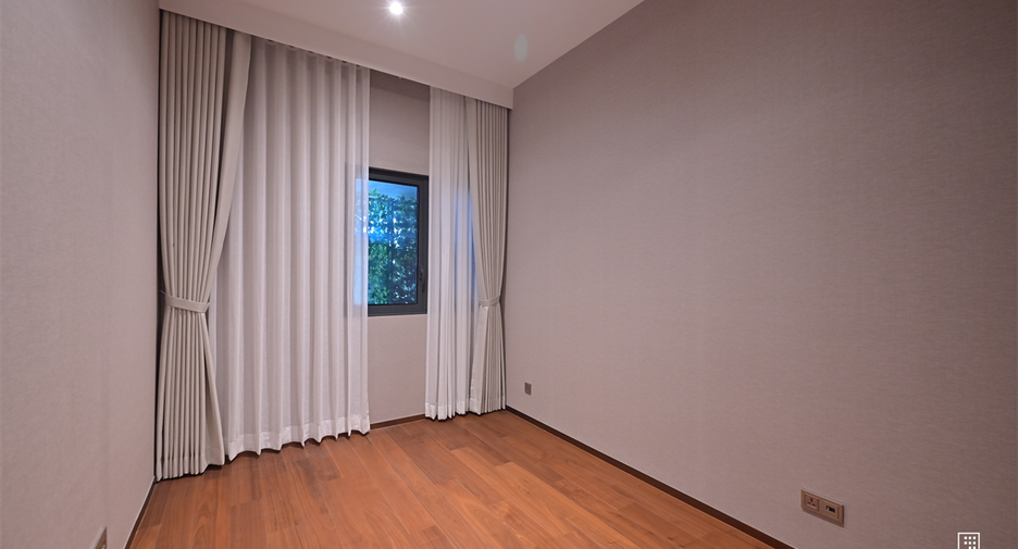 For sale 2 bedrooms condo in Khlong Toei, Bangkok