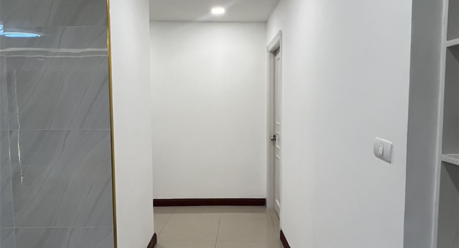 Wohnung zum Kauf mit 3 Zimmer in Khlong Toei, Bangkok