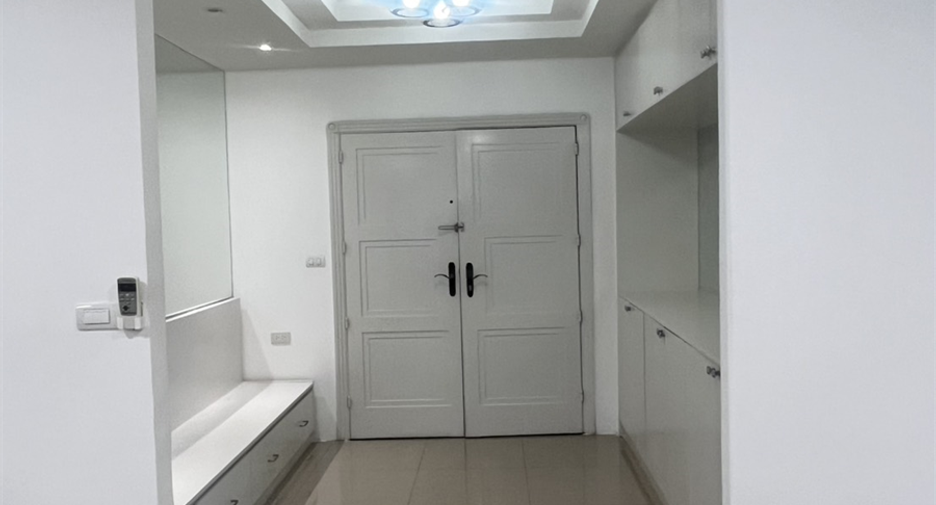 Wohnung zum Kauf mit 3 Zimmer in Khlong Toei, Bangkok