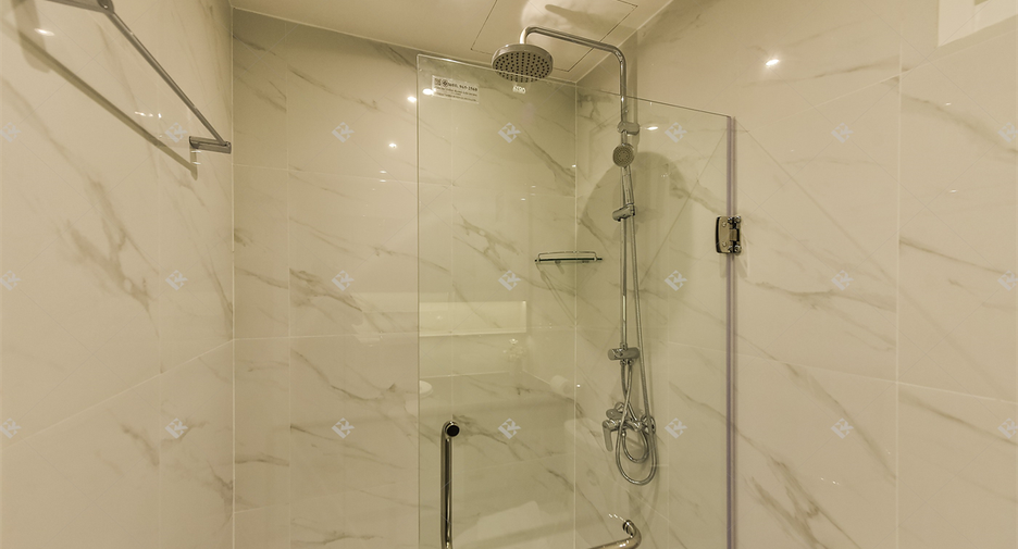 For sale 2 ベッドルーム condo in Yan Nawa, Bangkok