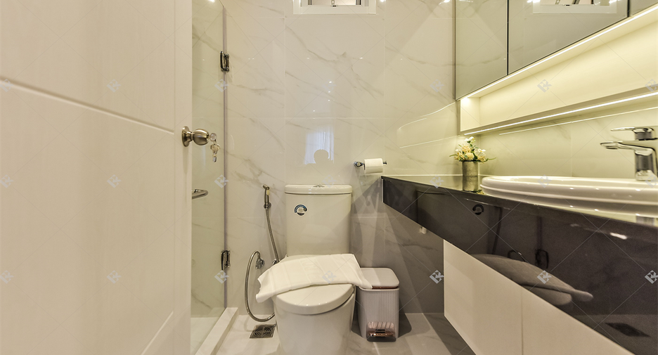 For sale 2 ベッドルーム condo in Yan Nawa, Bangkok