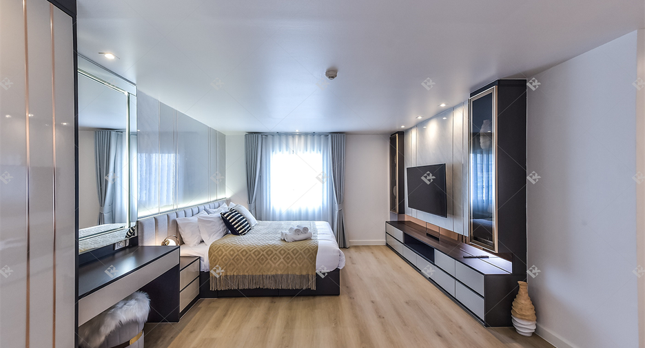 For sale 2 ベッドルーム condo in Yan Nawa, Bangkok